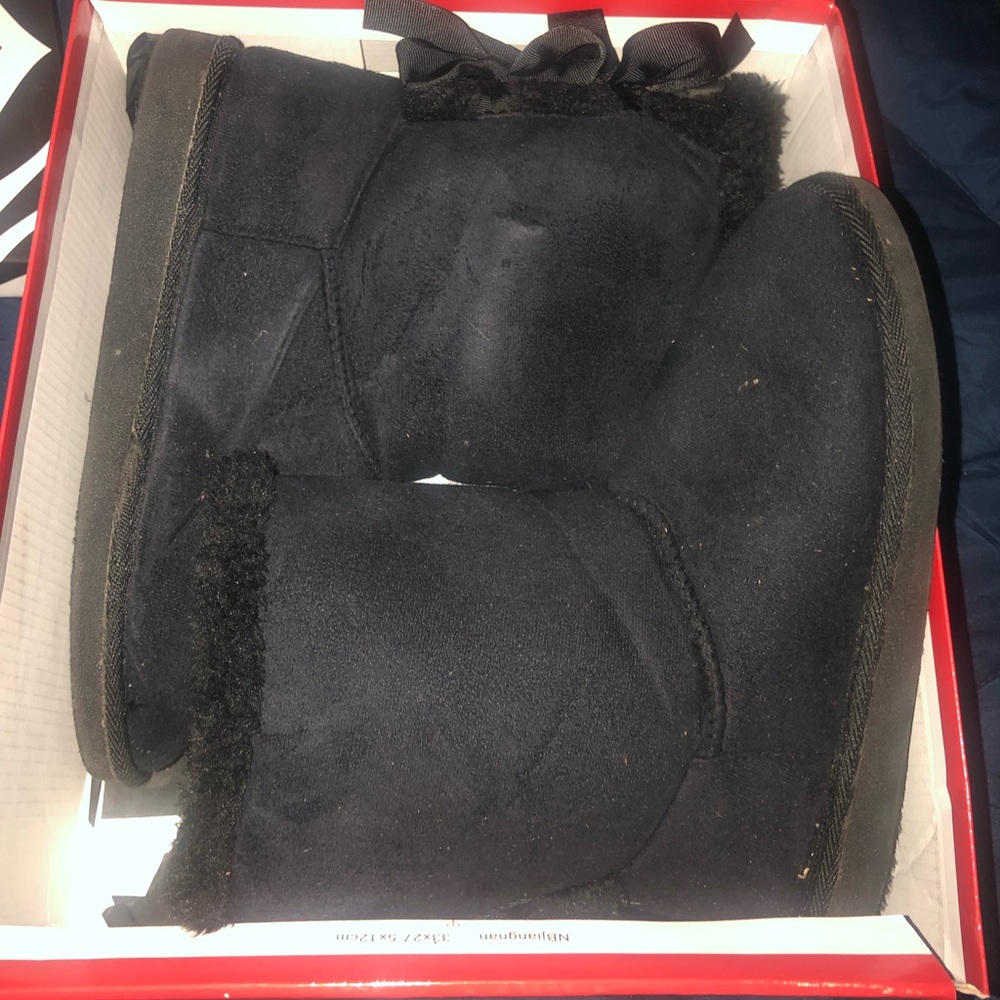 Joanna soft plush boots. Tie in the back pull on.